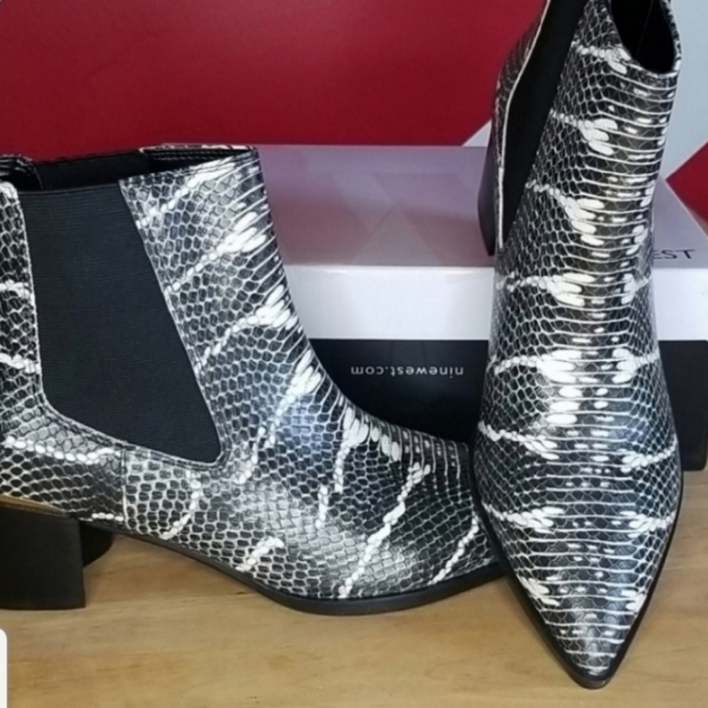 Nine West black and white snake print boot 9.5
